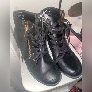 Black wedge boots